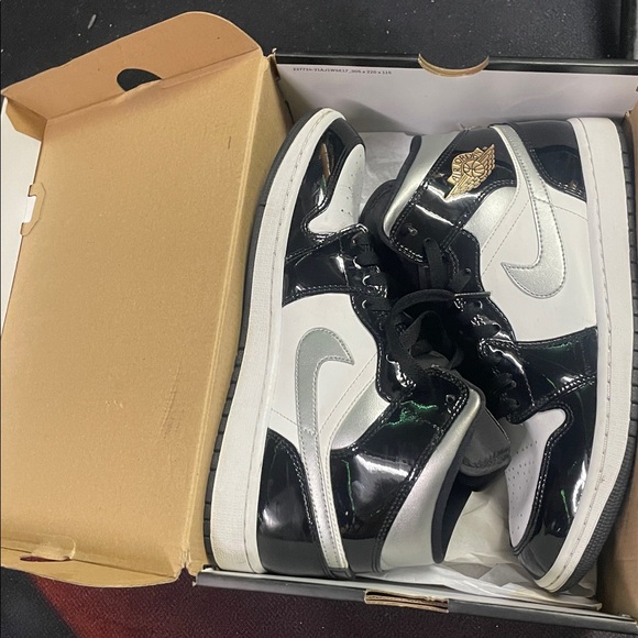 Jordan Women’s  Black and White High-Top Sneakers - Picture 3 of 7